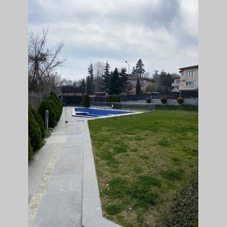 Cozy Red Bulldog Place In Apart-Complex/Pool فارنا المظهر الخارجي الصورة